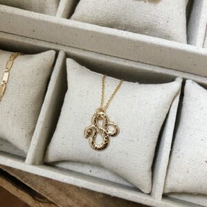 Collier Isis