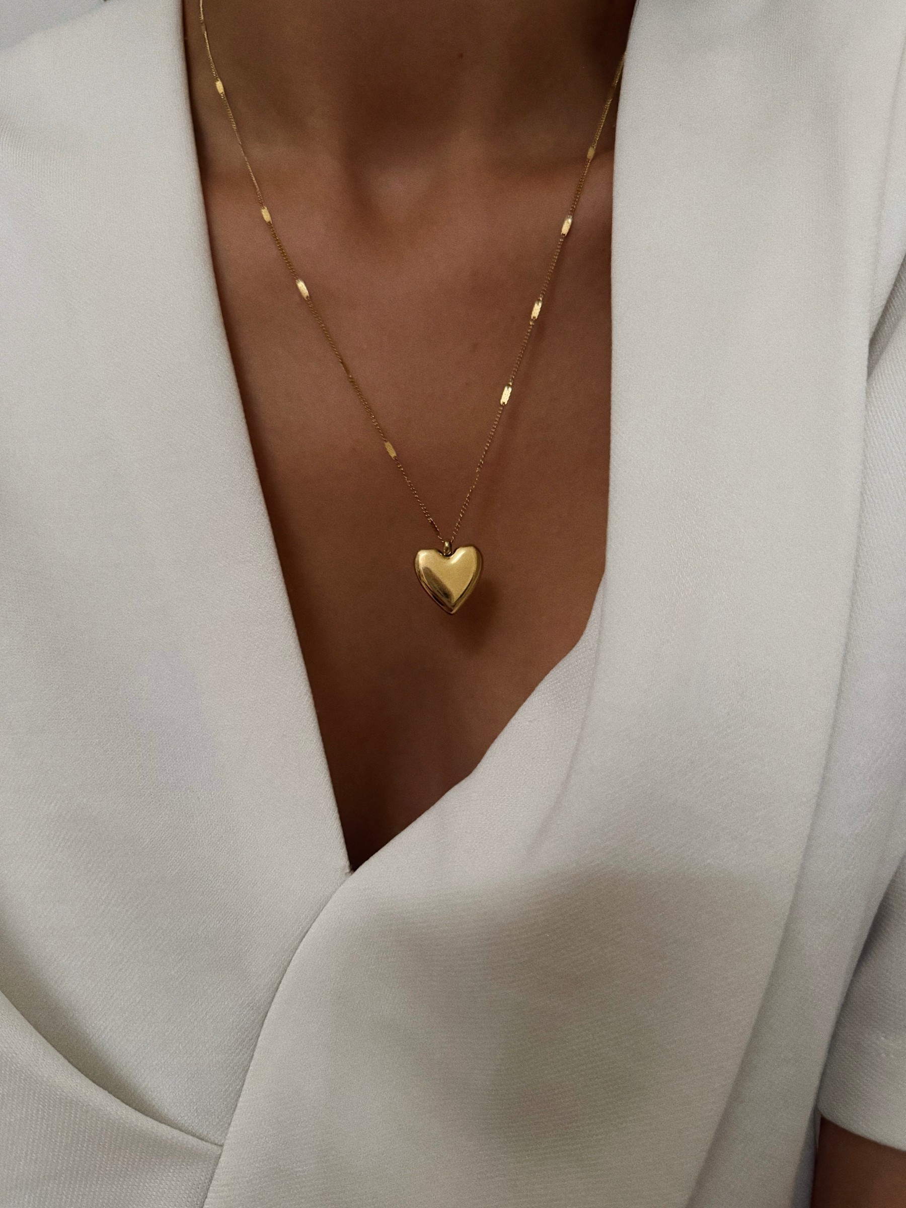 Collier Dove 1 Collier Dove 1